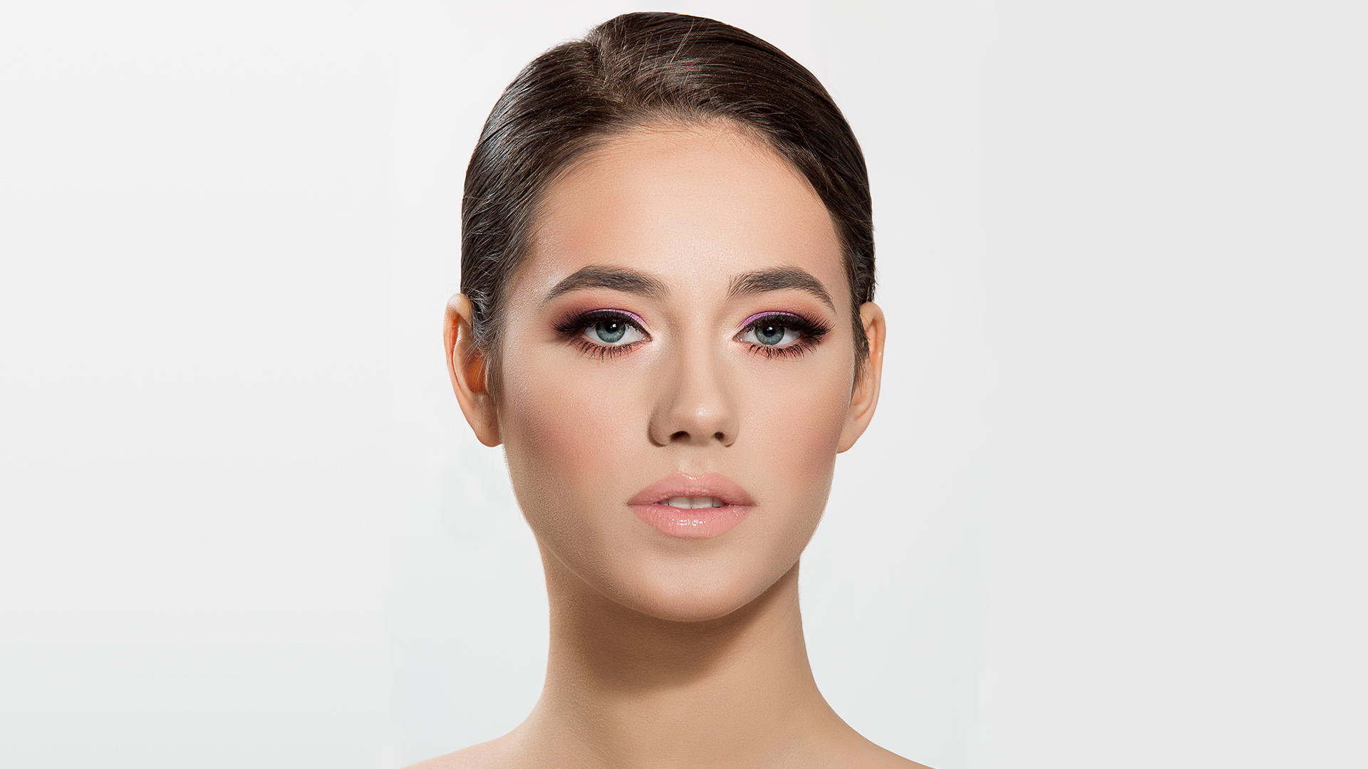/uploads/file/Brandusa-Bordeianu-CorporateMake-Up1.jpg