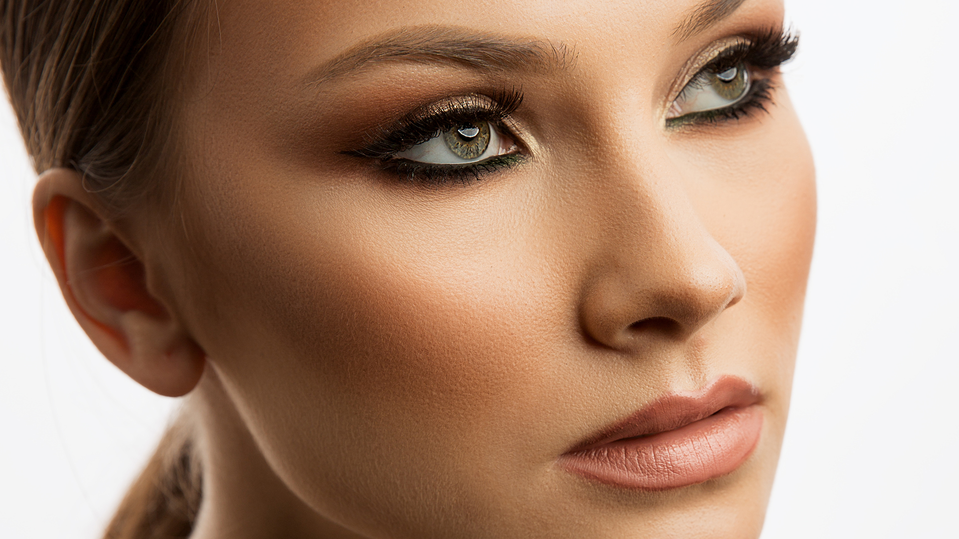 /uploads/file/Brandusa-Bordeianu-CorporateMake-Up4.jpg
